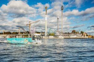 Stockholm- Land and Water Tour by Amphibious Bus 3